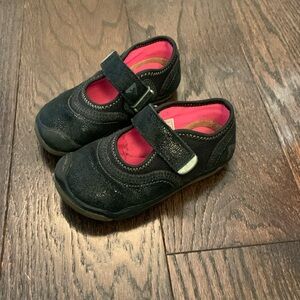 Black toddler Mary Jane Plae shoes, size 7.5